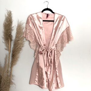 La Senza blush pink satin lace flutter sleeve robe